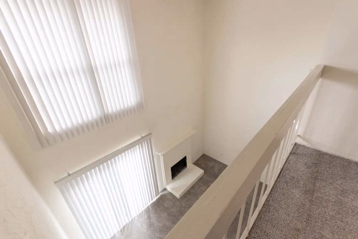 Exterior?w=400&h=260&fit=crop&q=40&auto=format&trim=auto