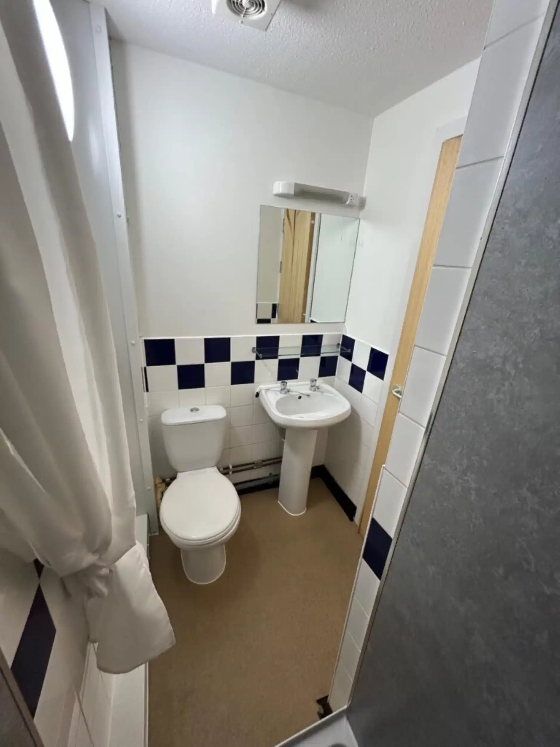 Horton Co-Living, Bradford  - Bradford, England, United Kingdom - Deluxe Plus En-Suite - Bathroom