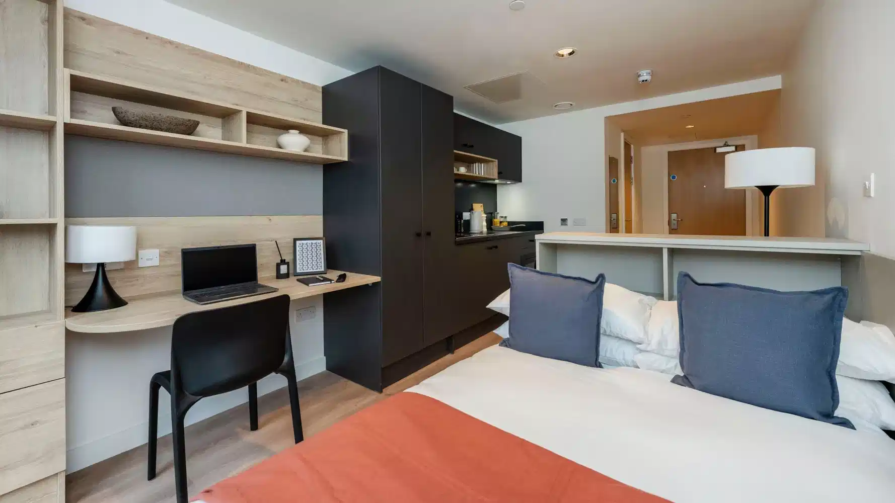 Straits Place, Edinburgh - Edinburgh, Scotland, United Kingdom - Amenities