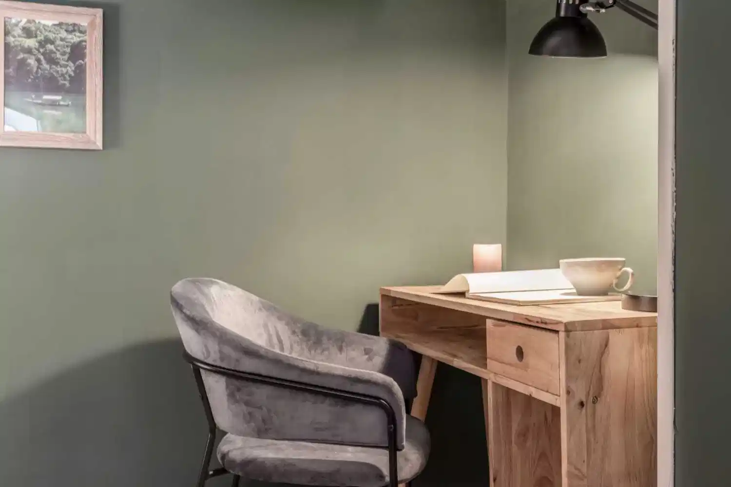 1 Bedroom 2 Bathroom - Bedroom?w=400&h=260&fit=crop&q=40&auto=format&trim=auto