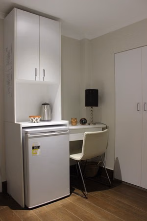 Amenities?w=400&h=260&fit=crop&q=40&auto=format&trim=auto