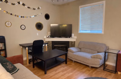 SPR V3R1M2, Surrey - Surrey, Canada - Amenities