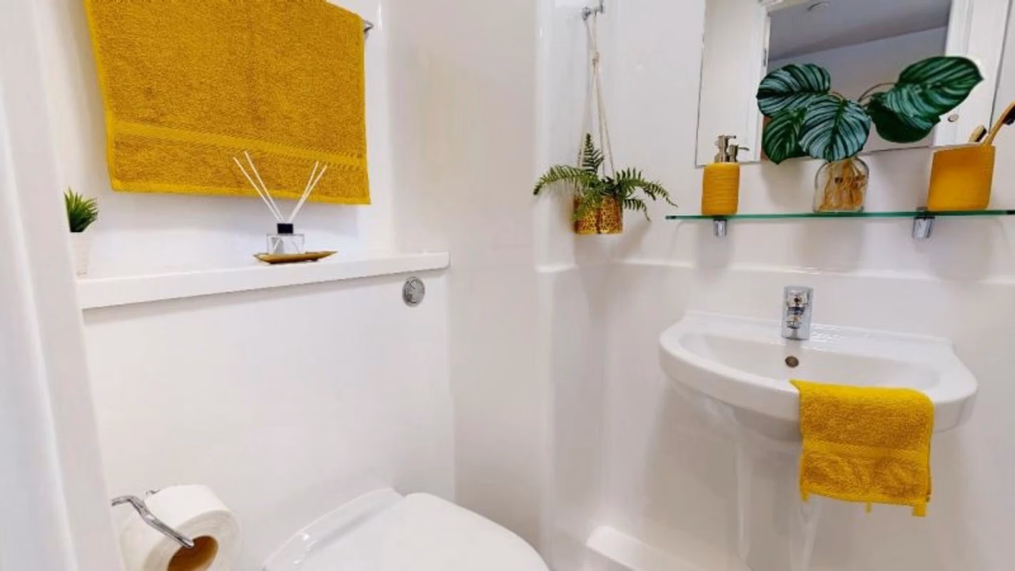 Amenities?w=400&h=260&fit=crop&q=40&auto=format&trim=auto