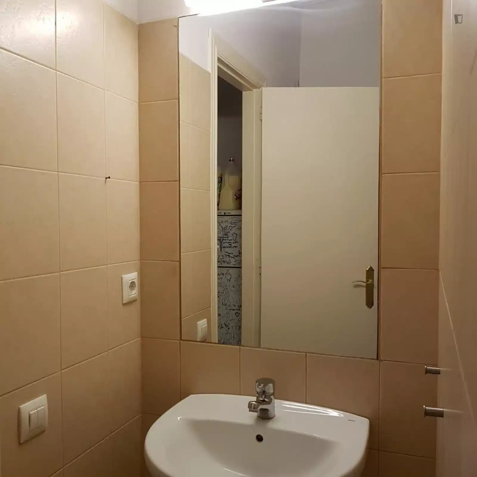 Amenities?w=400&h=260&fit=crop&q=40&auto=format&trim=auto