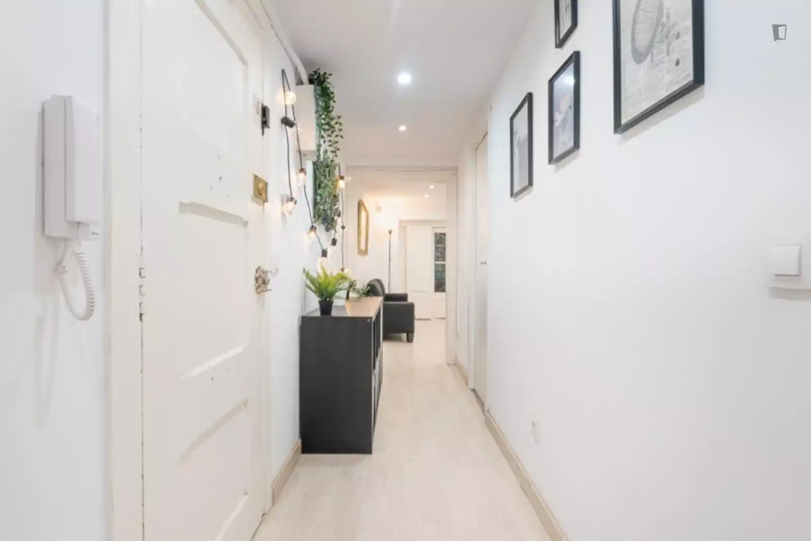 Room in a 10 Bed 4 Bath - Bedroom?w=400&h=260&fit=crop&q=40&auto=format&trim=auto