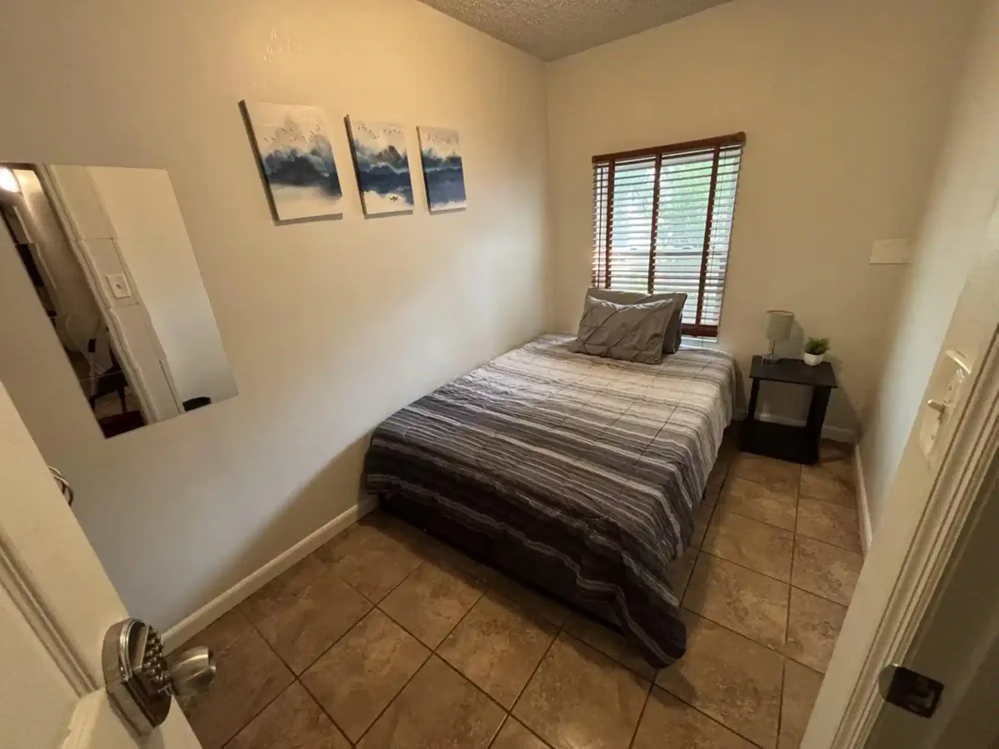 PDP 32208, Jacksonville - Jacksonville, Florida, United States - #6419: Room in 9 Bed 2 Bath - Bedroom