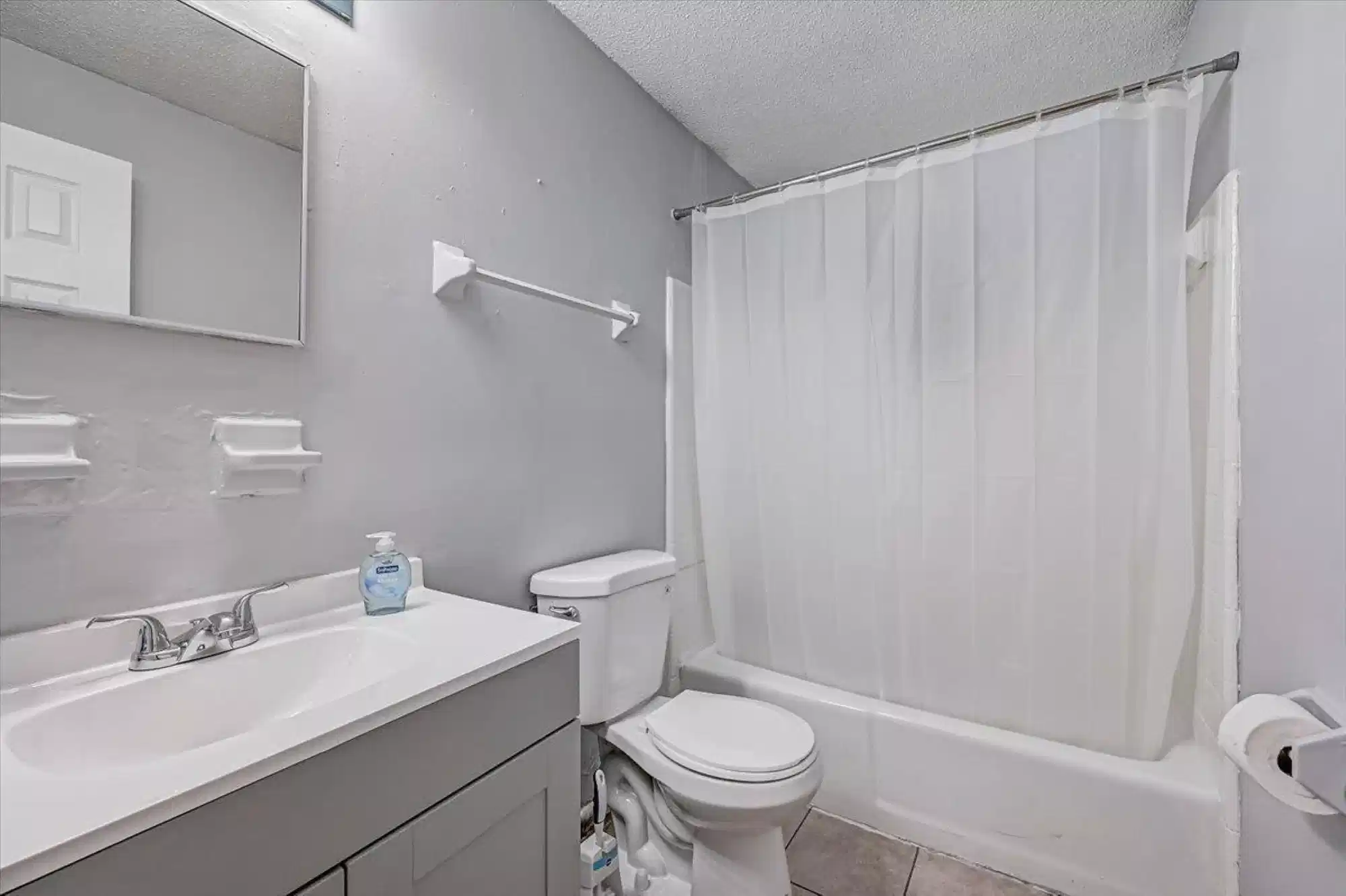 #14064: Room in 7 Bed 2 Bath - Bedroom?w=400&h=260&fit=crop&q=40&auto=format&trim=auto