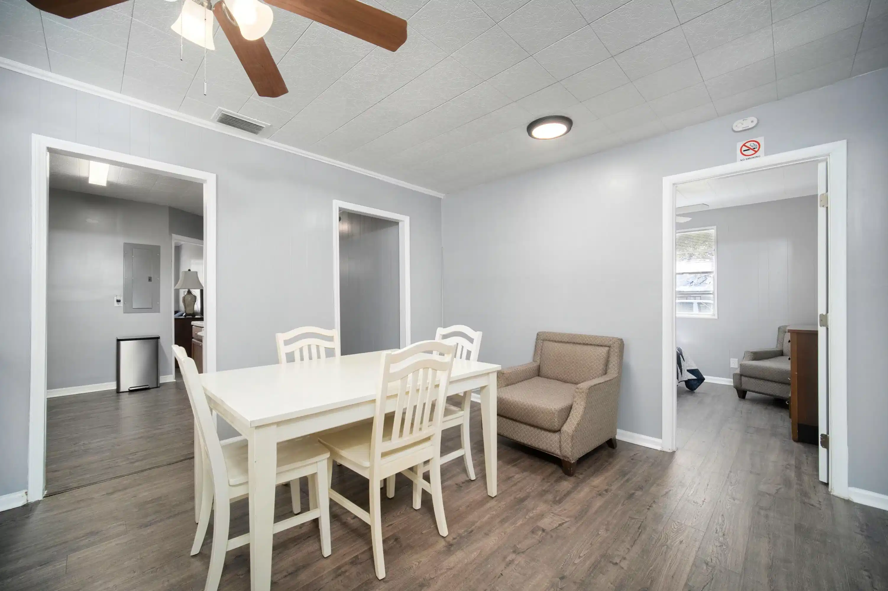 Amenities?w=400&h=260&fit=crop&q=40&auto=format&trim=auto