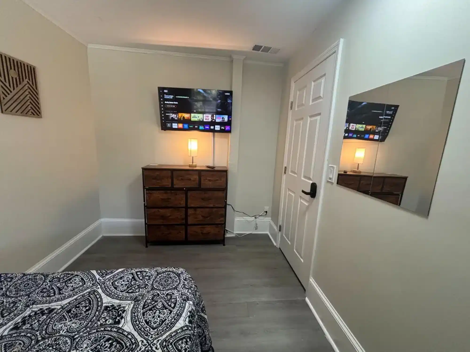 #50136: Room in 8 Bed 2 Bath - Bathroom?w=400&h=260&fit=crop&q=40&auto=format&trim=auto