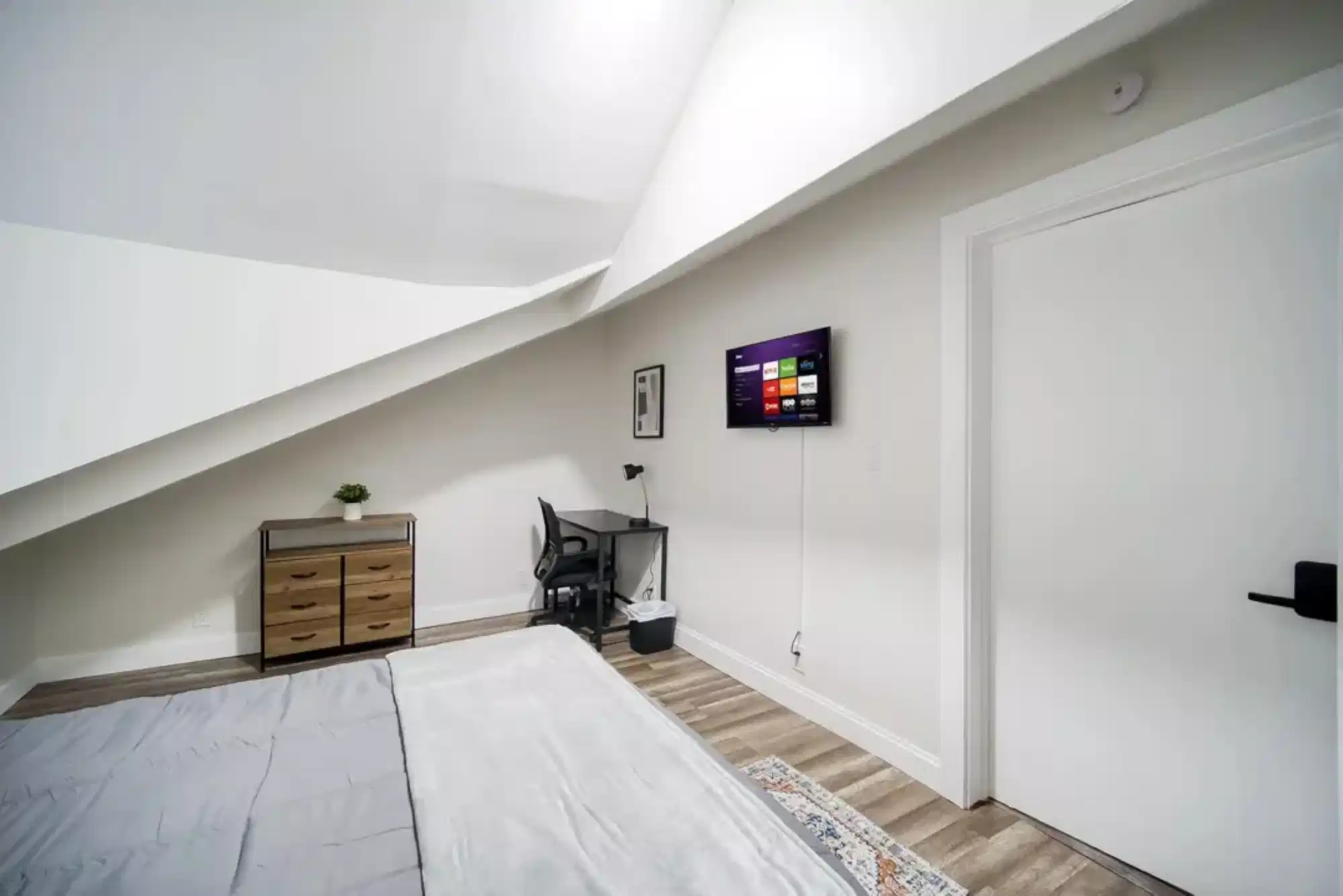 #32896: Room in 8 Bed 2 Bath - Amenities?w=400&h=260&fit=crop&q=40&auto=format&trim=auto