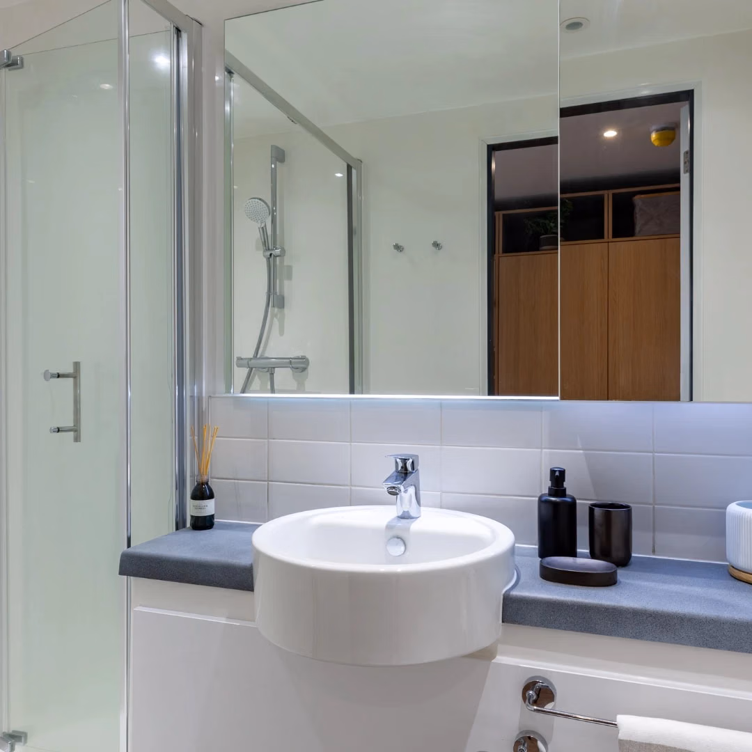 Amenities?w=400&h=260&fit=crop&q=40&auto=format&trim=auto