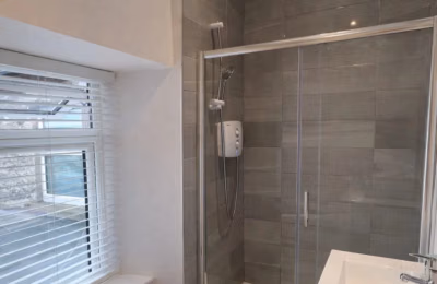 1 Bedroom 1 Bathroom Apartment - Bedroom?w=400&h=260&fit=crop&q=40&auto=format&trim=auto