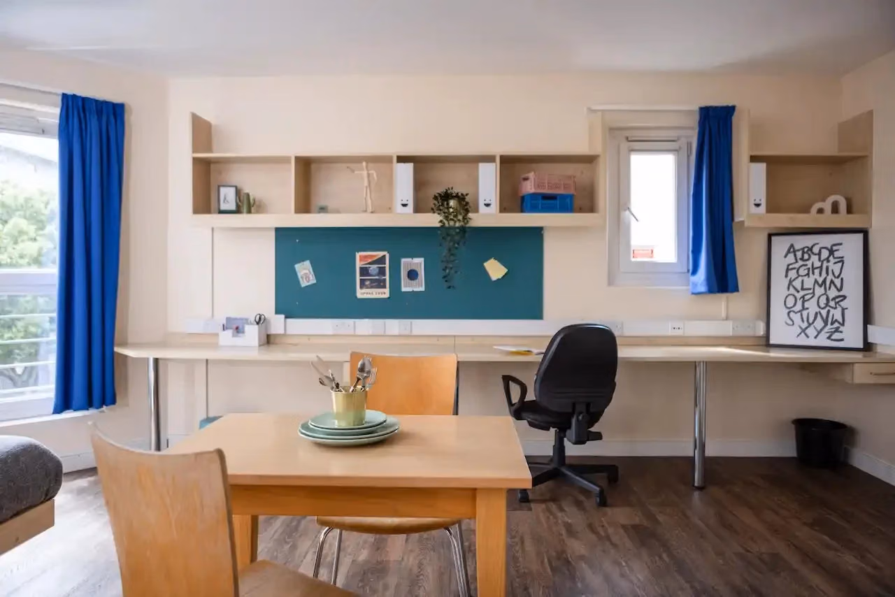 Kitchen?w=400&h=260&fit=crop&q=40&auto=format&trim=auto