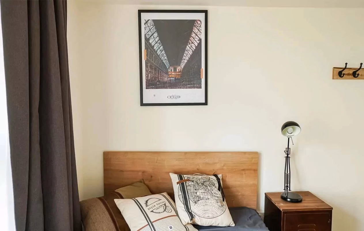 Common Area?w=400&h=260&fit=crop&q=40&auto=format&trim=auto