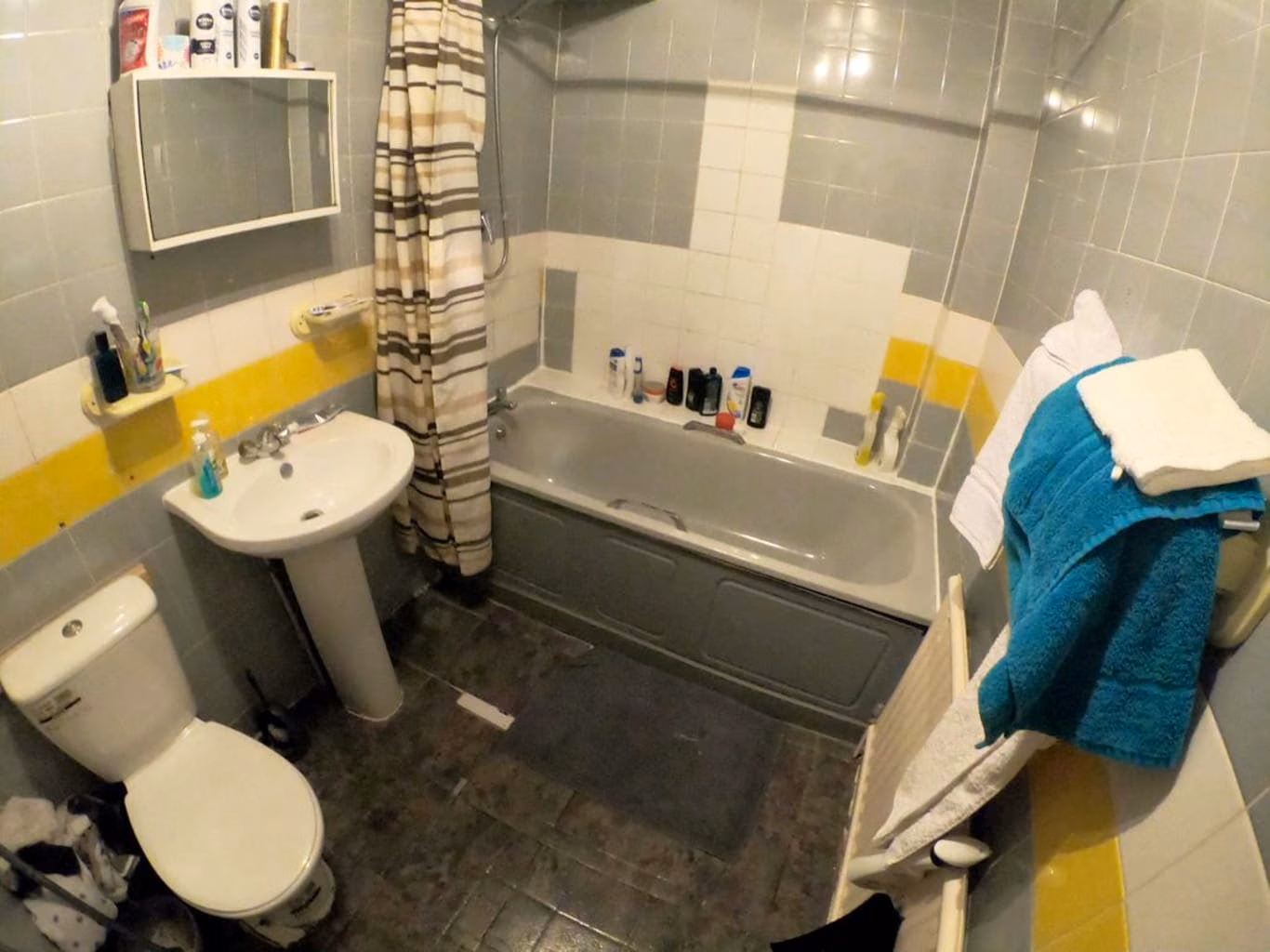 132 Holland Road, London - London, England, United Kingdom - 3 Bed Apartment - Bathroom