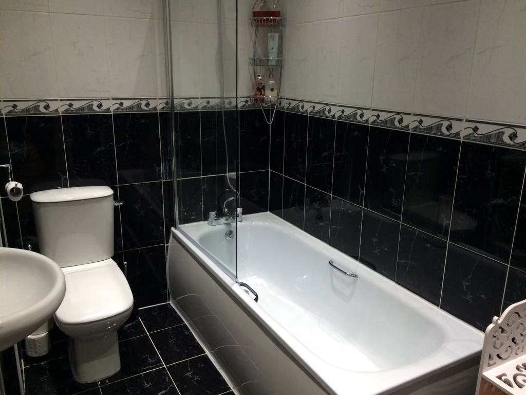 73 Melrose Avenue Flat 3, London - London, England, United Kingdom - Bathroom