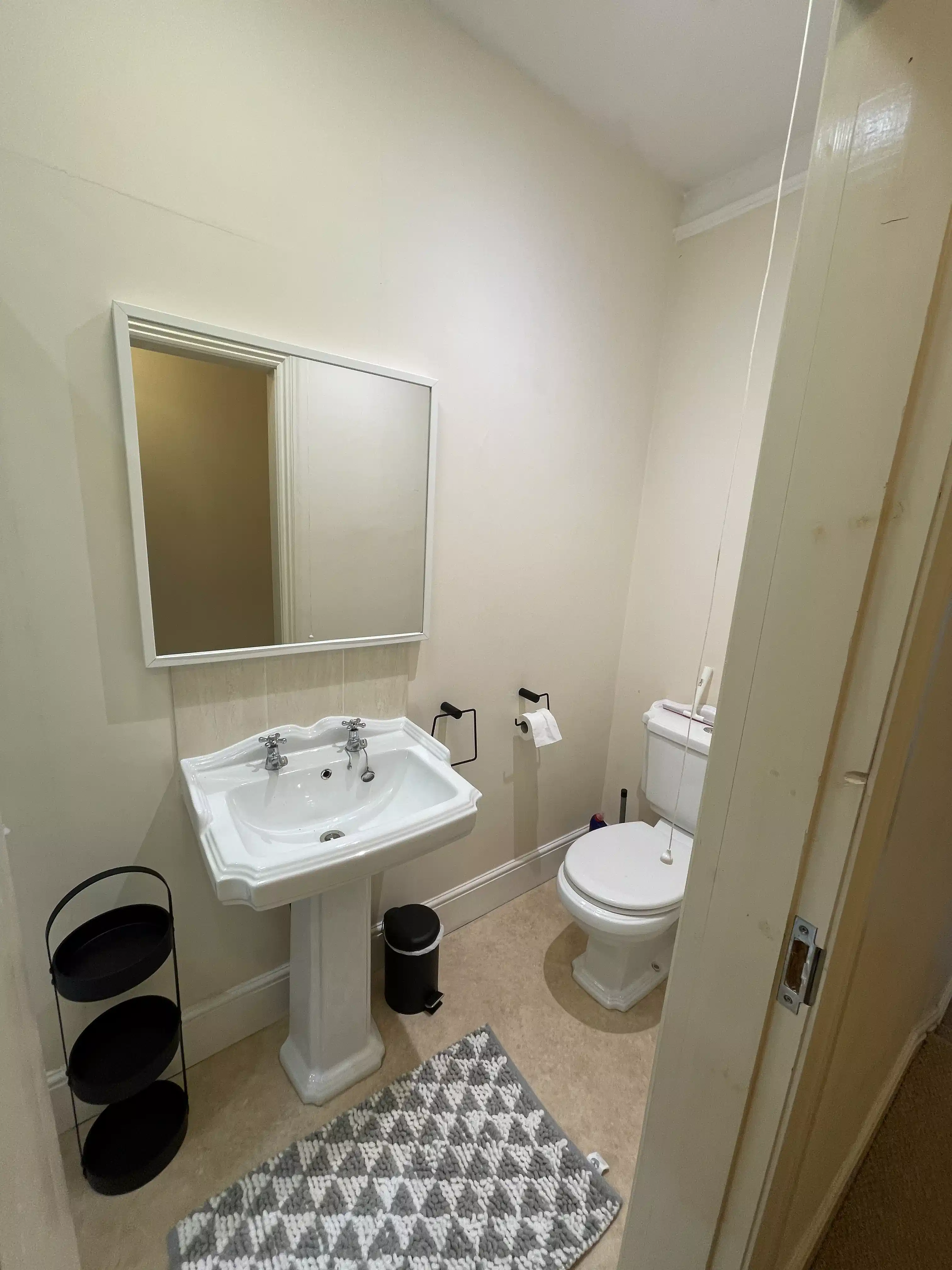 10 Ashlin Grove, Lincoln - Lincoln, England, United Kingdom - Bathroom