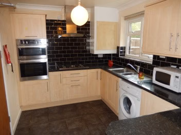 2 Cabourne Avenue, Lincoln - Lincoln, England, United Kingdom - Kitchen