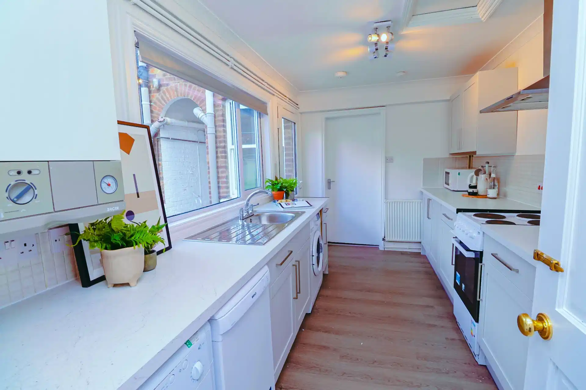 75A West Parade, Lincoln - Lincoln, England, United Kingdom - 6 Bedroom 2 Bathroom Apartment - Kitchen