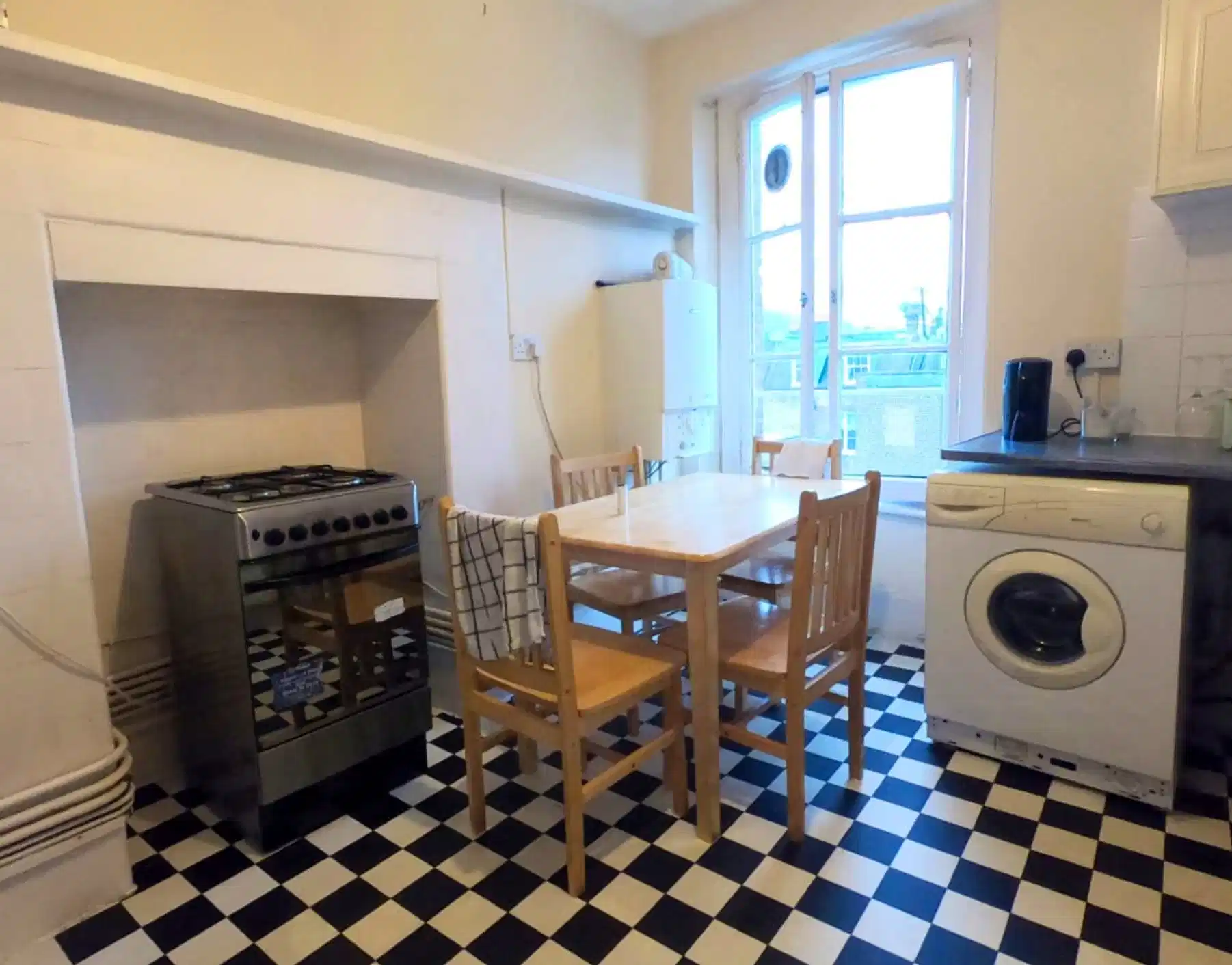 Room A Flat 4 Kensington Mall, London - London, England, United Kingdom - 4 Bedroom Apartrment - Amenities