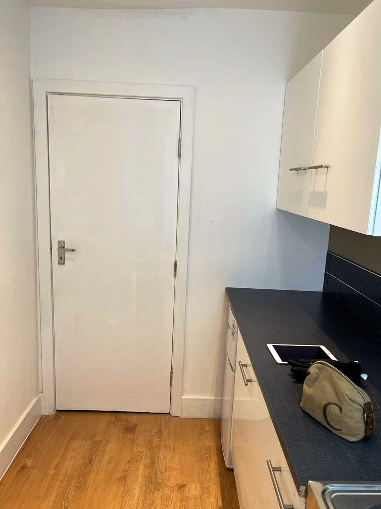 1 Sunningdale Avenue, London - London, England, United Kingdom - 1 Bedroom Apartment - Kitchen
