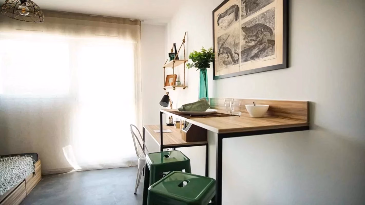 Common Area?w=400&h=260&fit=crop&q=40&auto=format&trim=auto