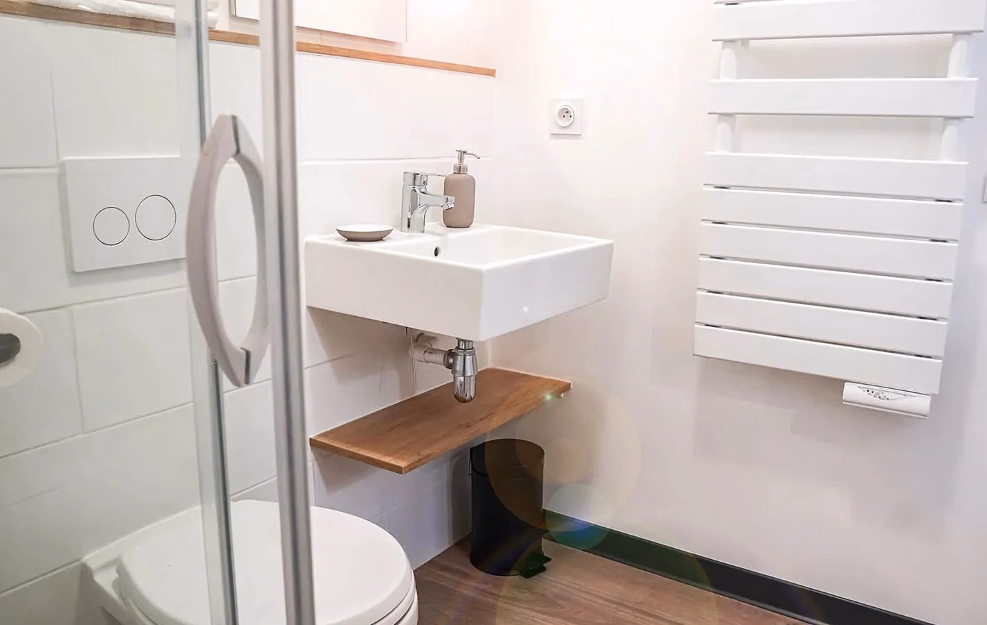 Amenities?w=400&h=260&fit=crop&q=40&auto=format&trim=auto