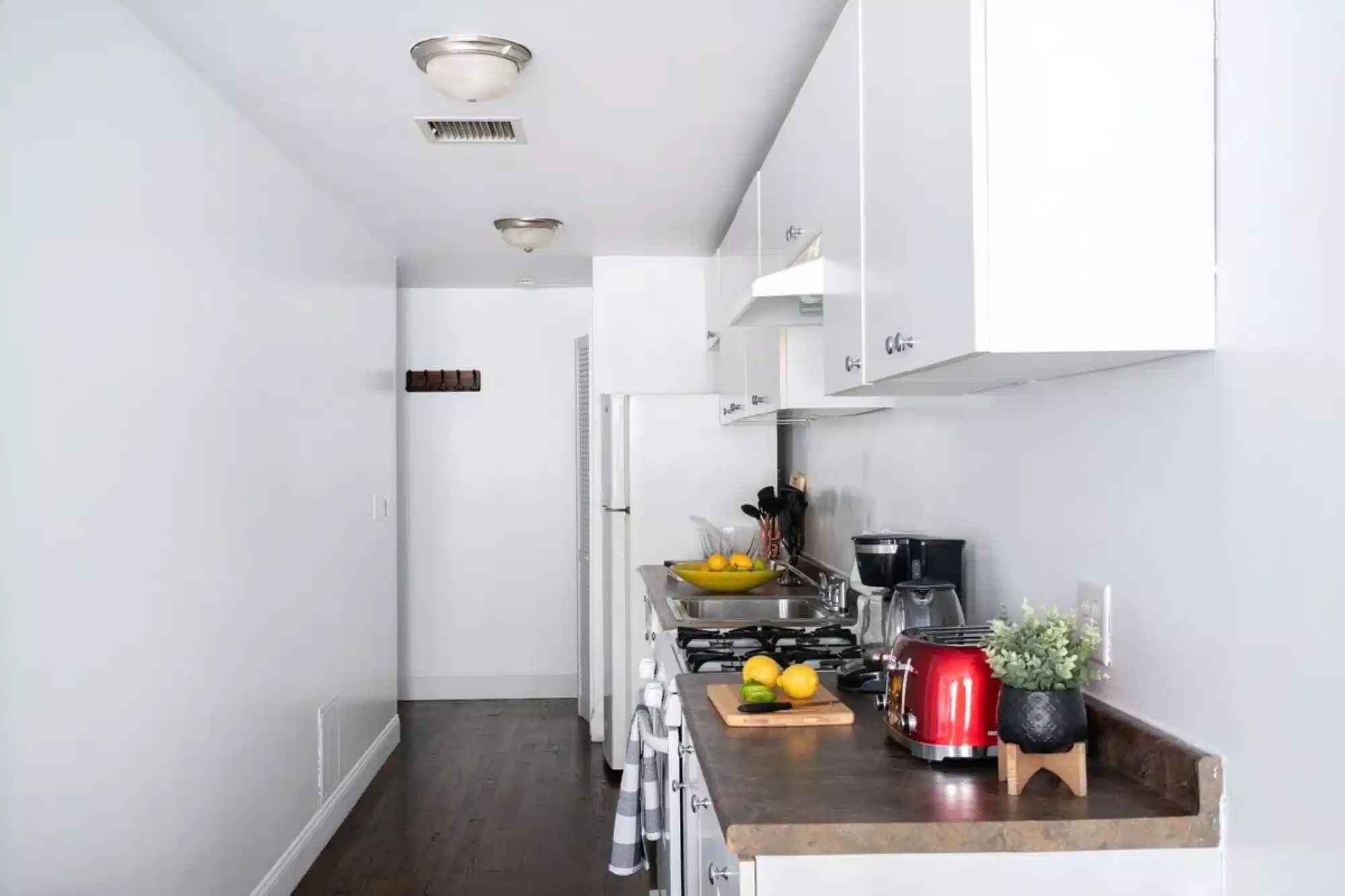 Common Area?w=400&h=260&fit=crop&q=40&auto=format&trim=auto