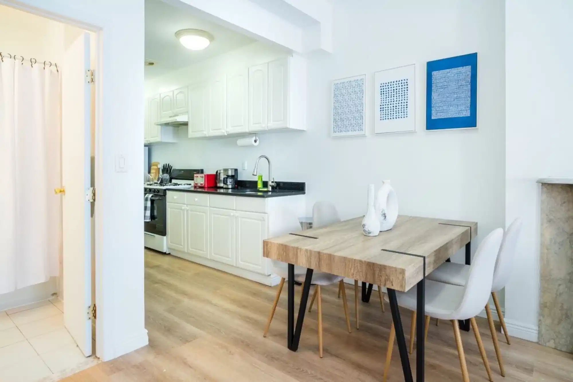 Common Area?w=400&h=260&fit=crop&q=40&auto=format&trim=auto