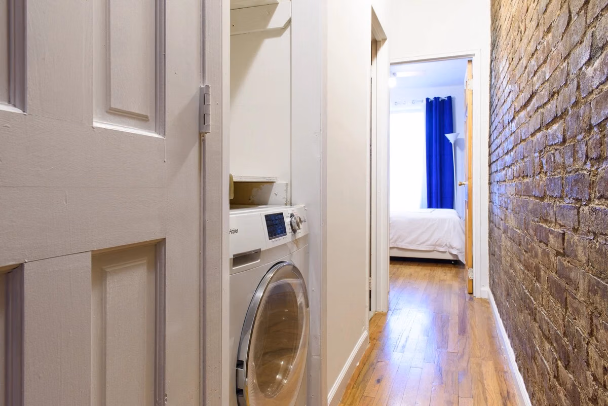 Common Area?w=400&h=260&fit=crop&q=40&auto=format&trim=auto