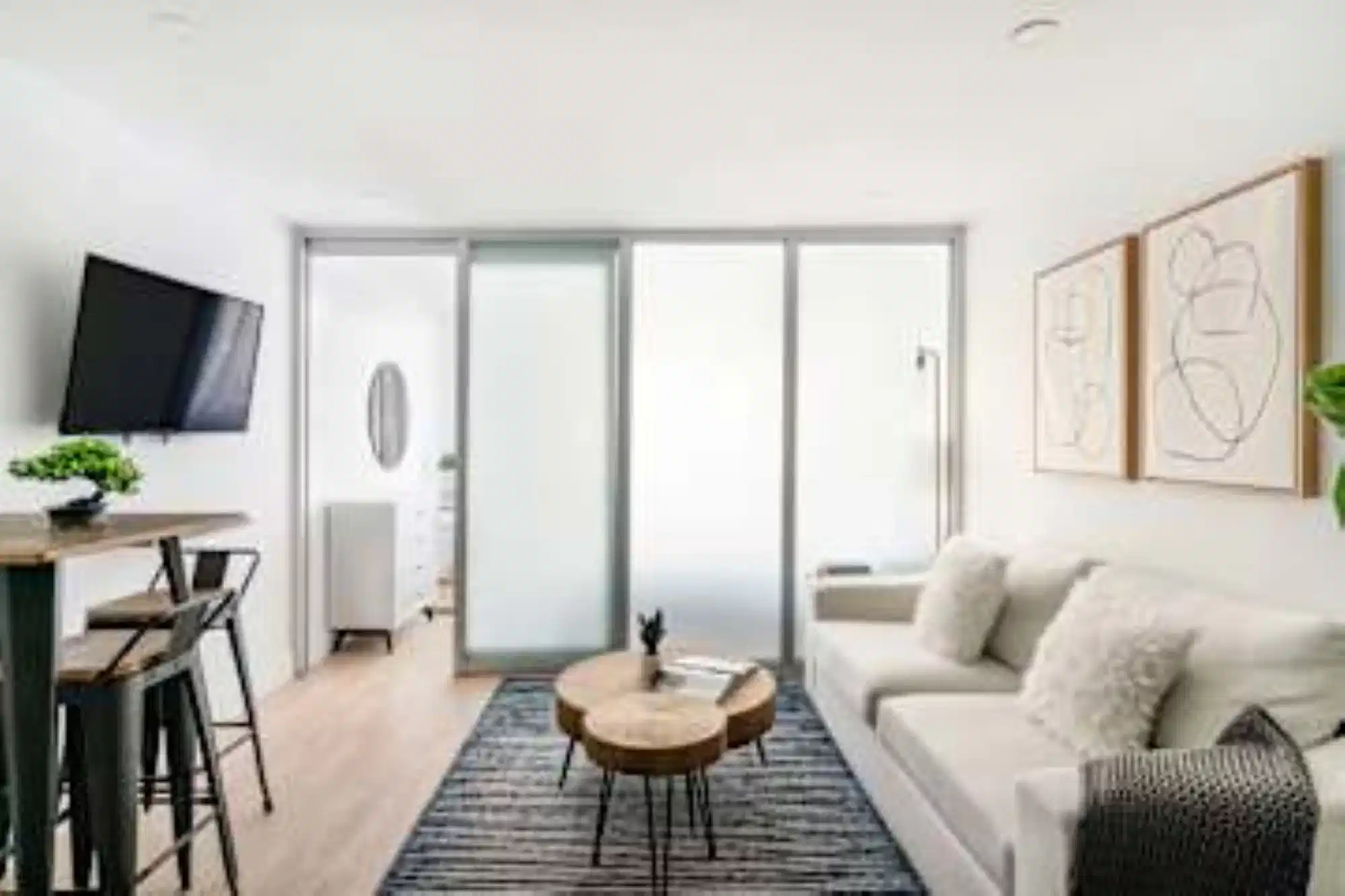 Common Area?w=400&h=260&fit=crop&q=40&auto=format&trim=auto