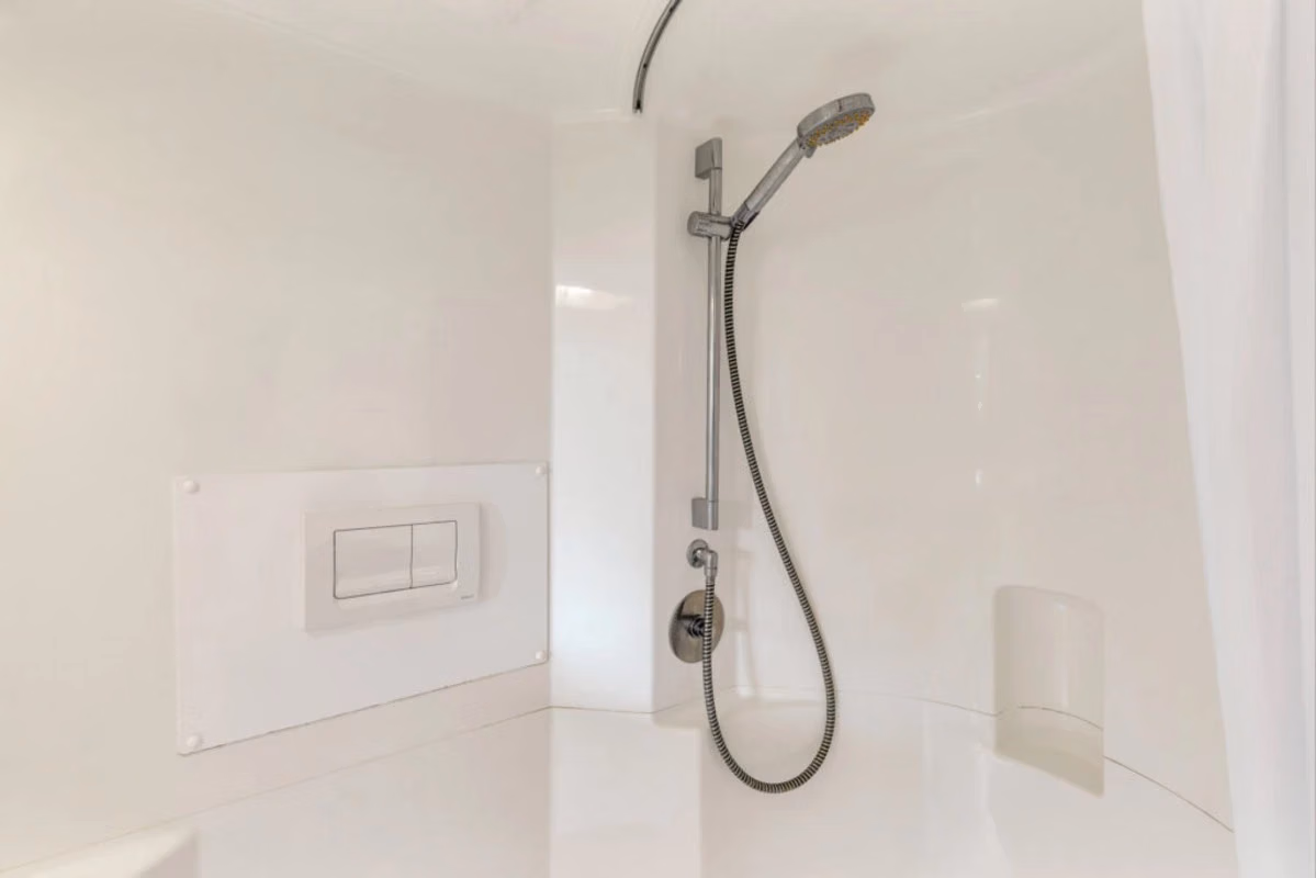 Common Area?w=400&h=260&fit=crop&q=40&auto=format&trim=auto