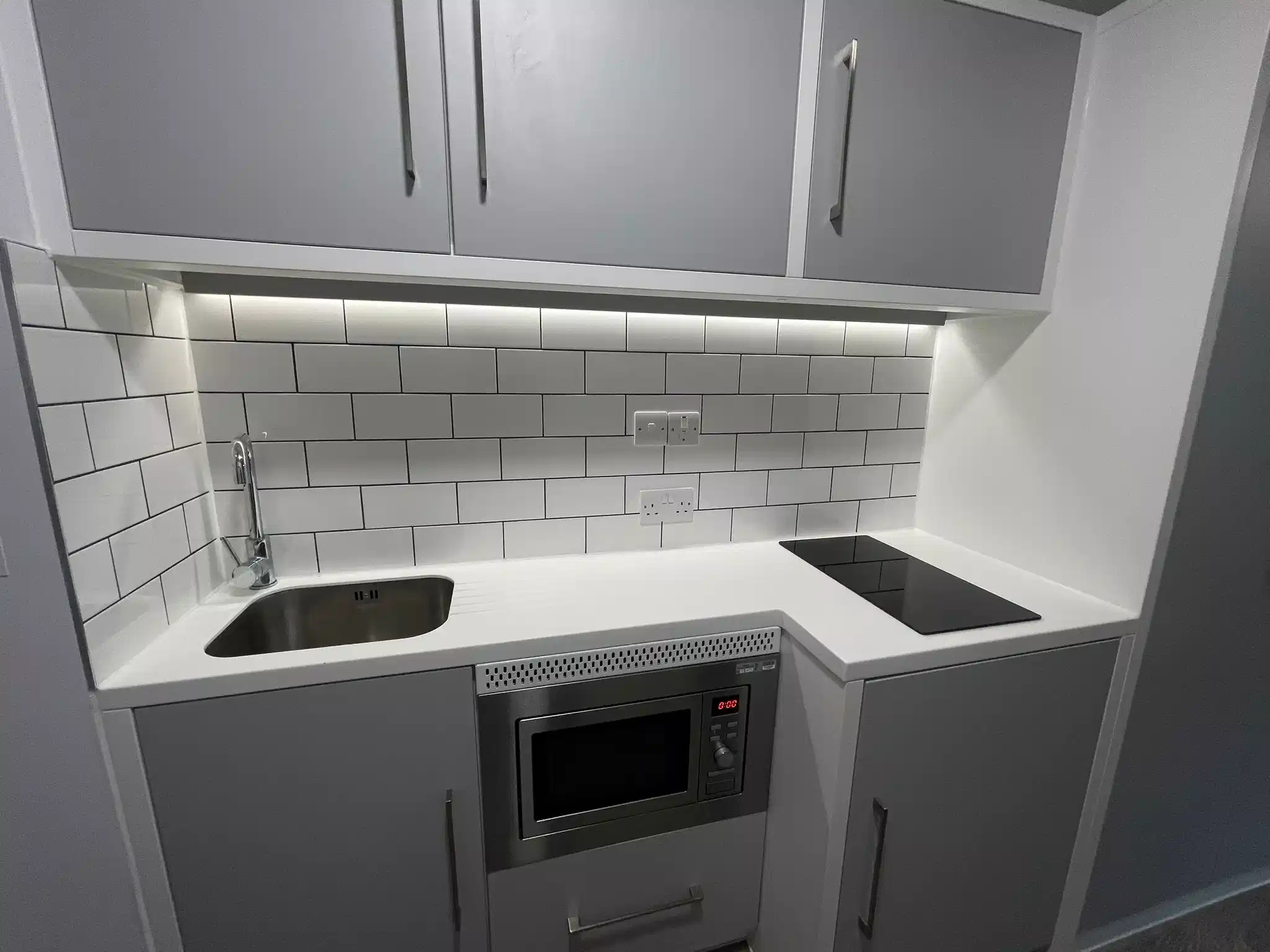 Kitchen?w=400&h=260&fit=crop&q=40&auto=format&trim=auto