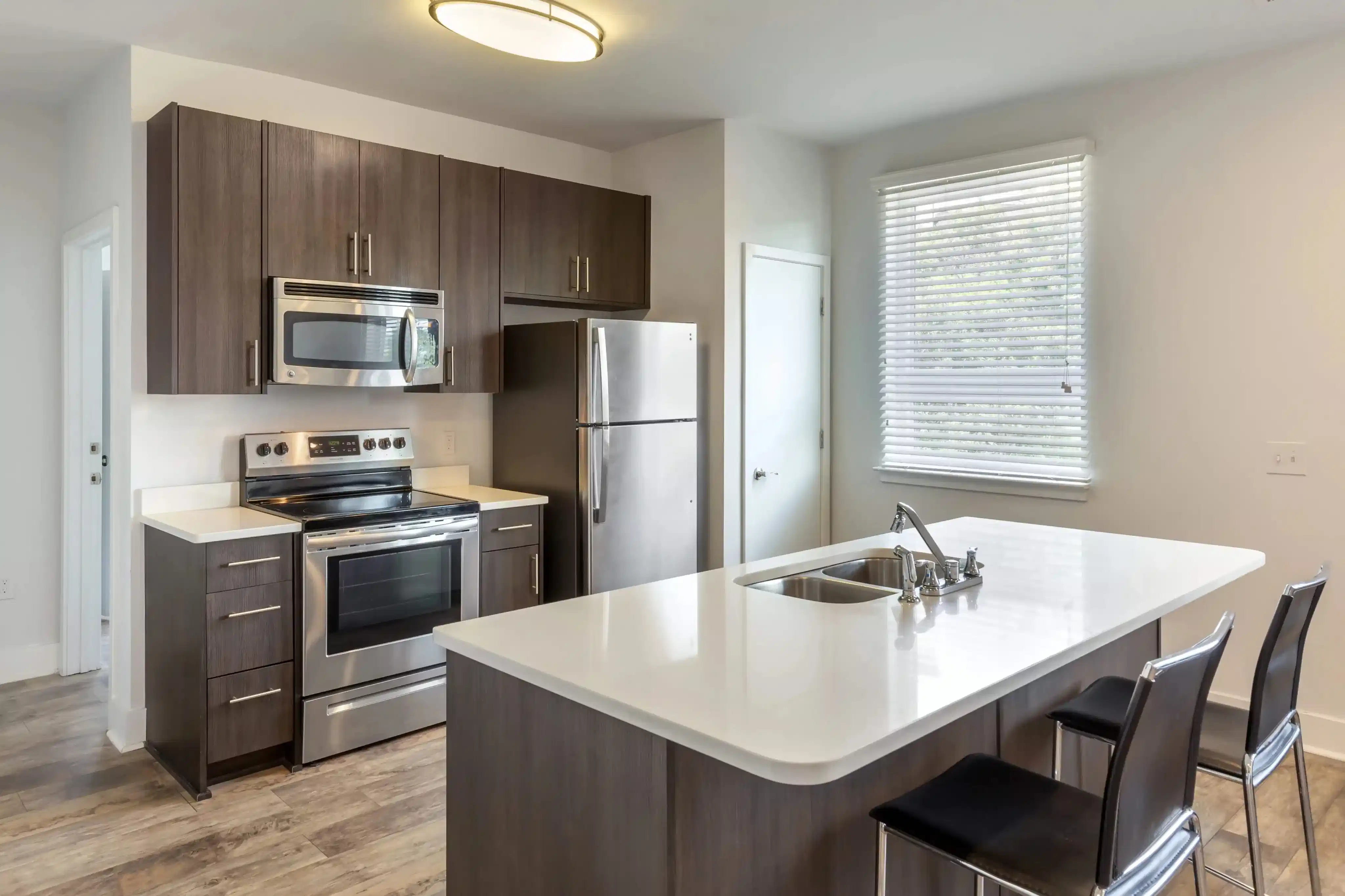 Live on Hillsborough, Raleigh - Raleigh, North Carolina, United States - Kitchen