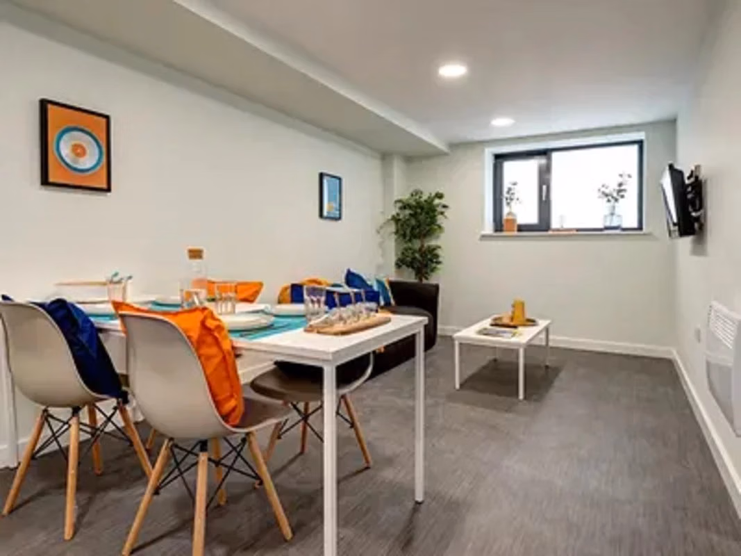 7 Bed Medium En-suite - Bathroom?w=400&h=260&fit=crop&q=40&auto=format&trim=auto