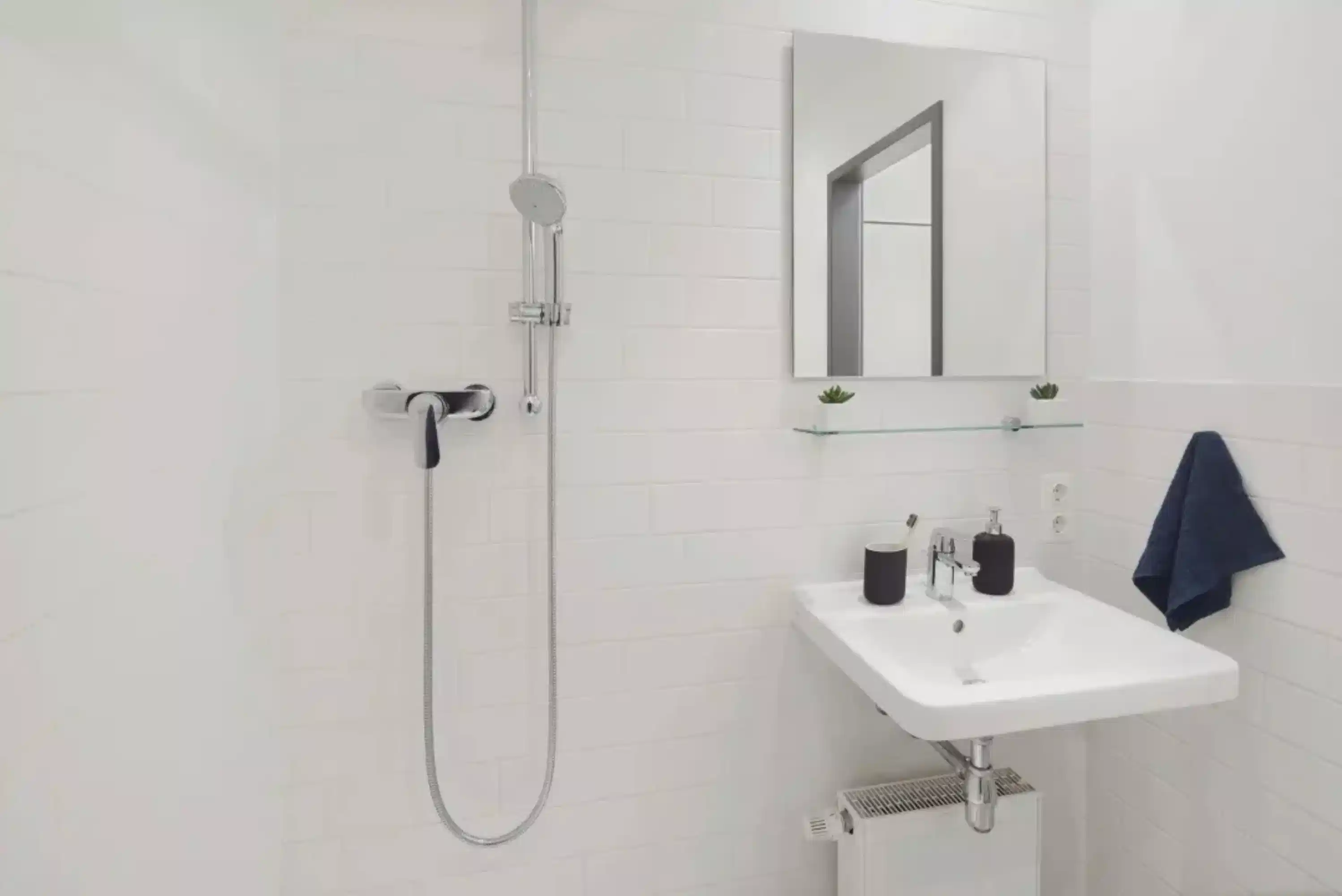 Common Area?w=400&h=260&fit=crop&q=40&auto=format&trim=auto