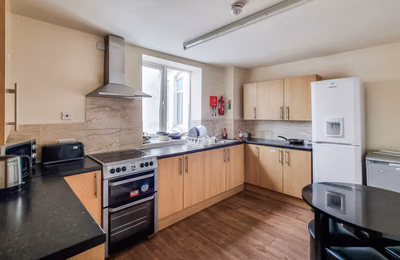 Kitchen?w=400&h=260&fit=crop&q=40&auto=format&trim=auto