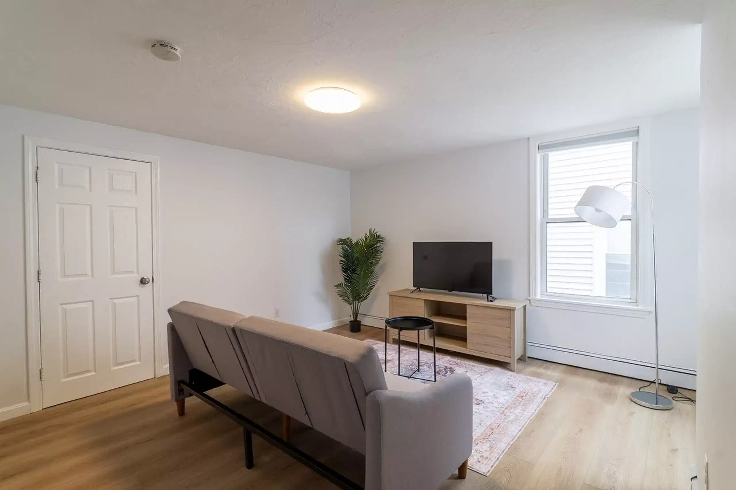 Common Area?w=400&h=260&fit=crop&q=40&auto=format&trim=auto