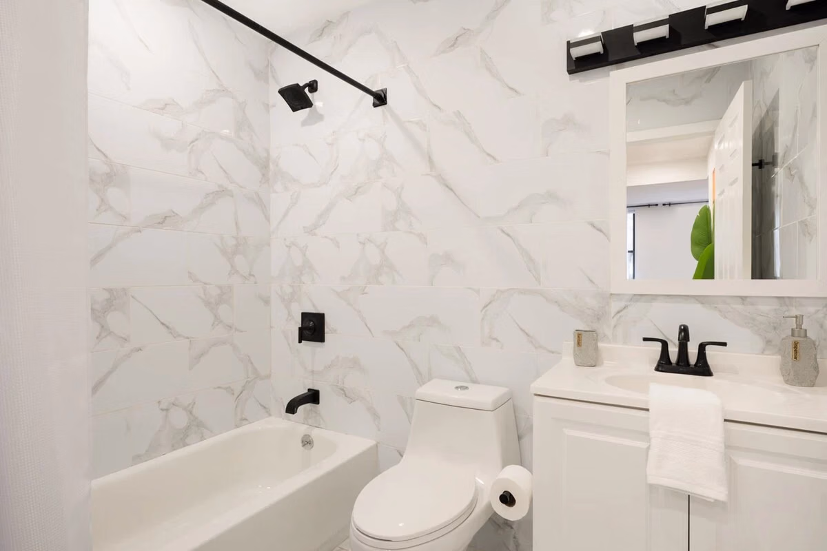 Common Area?w=400&h=260&fit=crop&q=40&auto=format&trim=auto