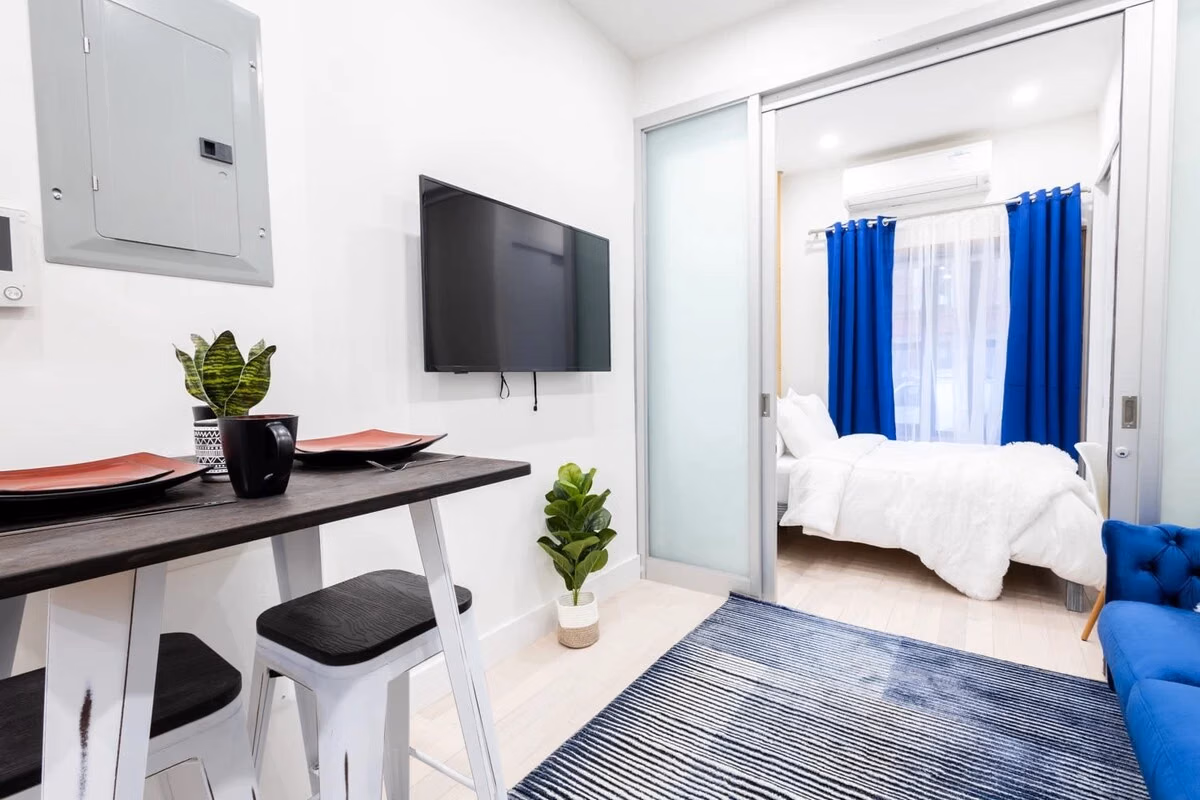 Common Area?w=400&h=260&fit=crop&q=40&auto=format&trim=auto