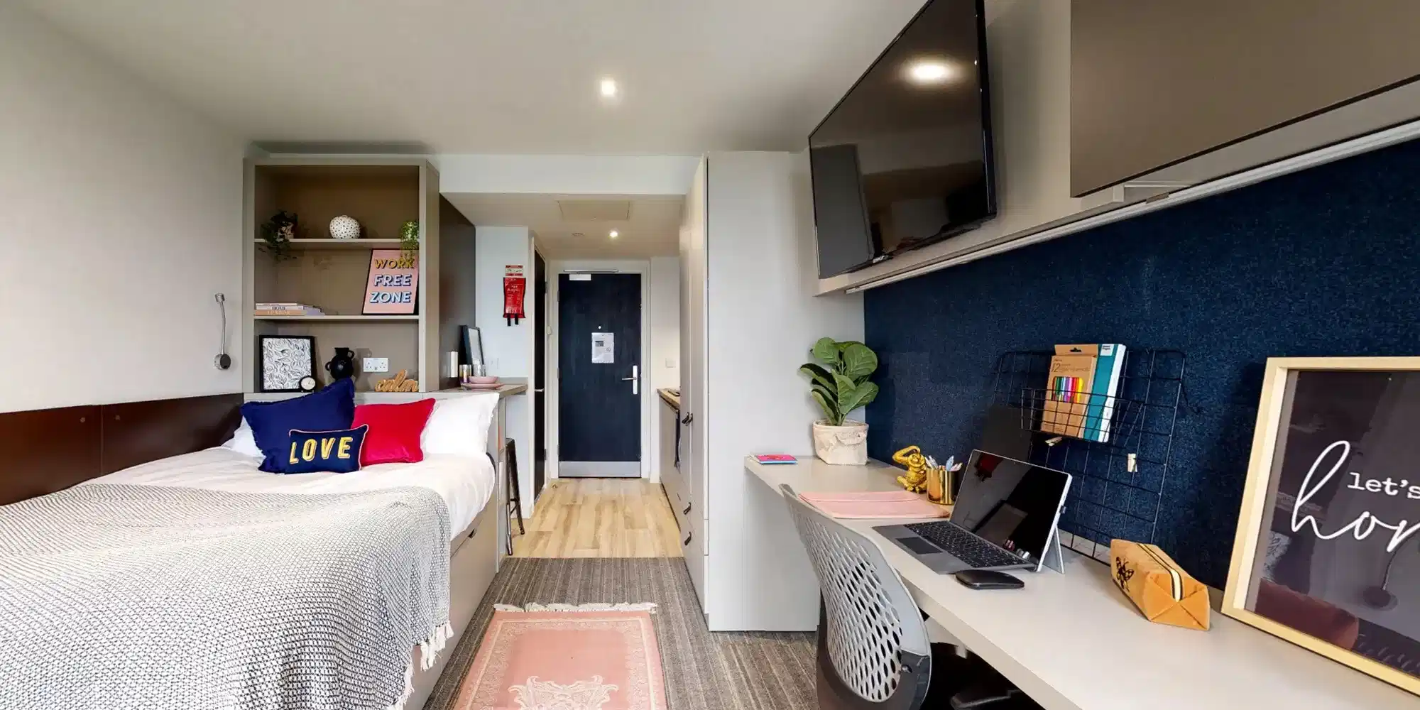 Common Area?w=400&h=260&fit=crop&q=40&auto=format&trim=auto