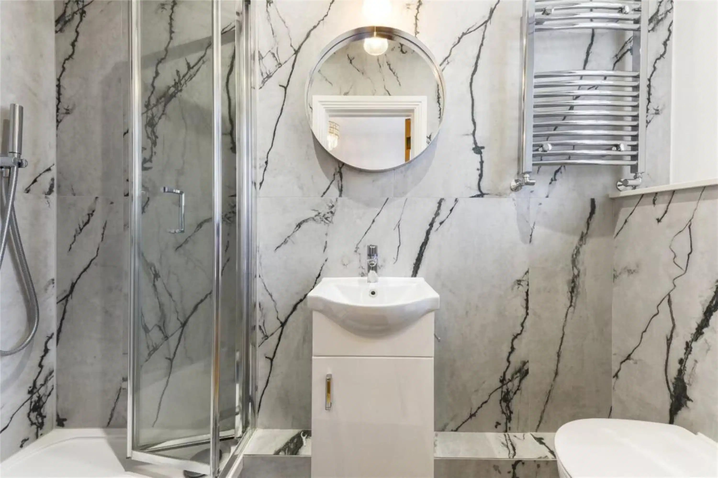 Room in a 5 Bedroom Apartment, Clifton Court, St John's Wood, London NW8 8HT - London, England, United Kingdom - Bathroom