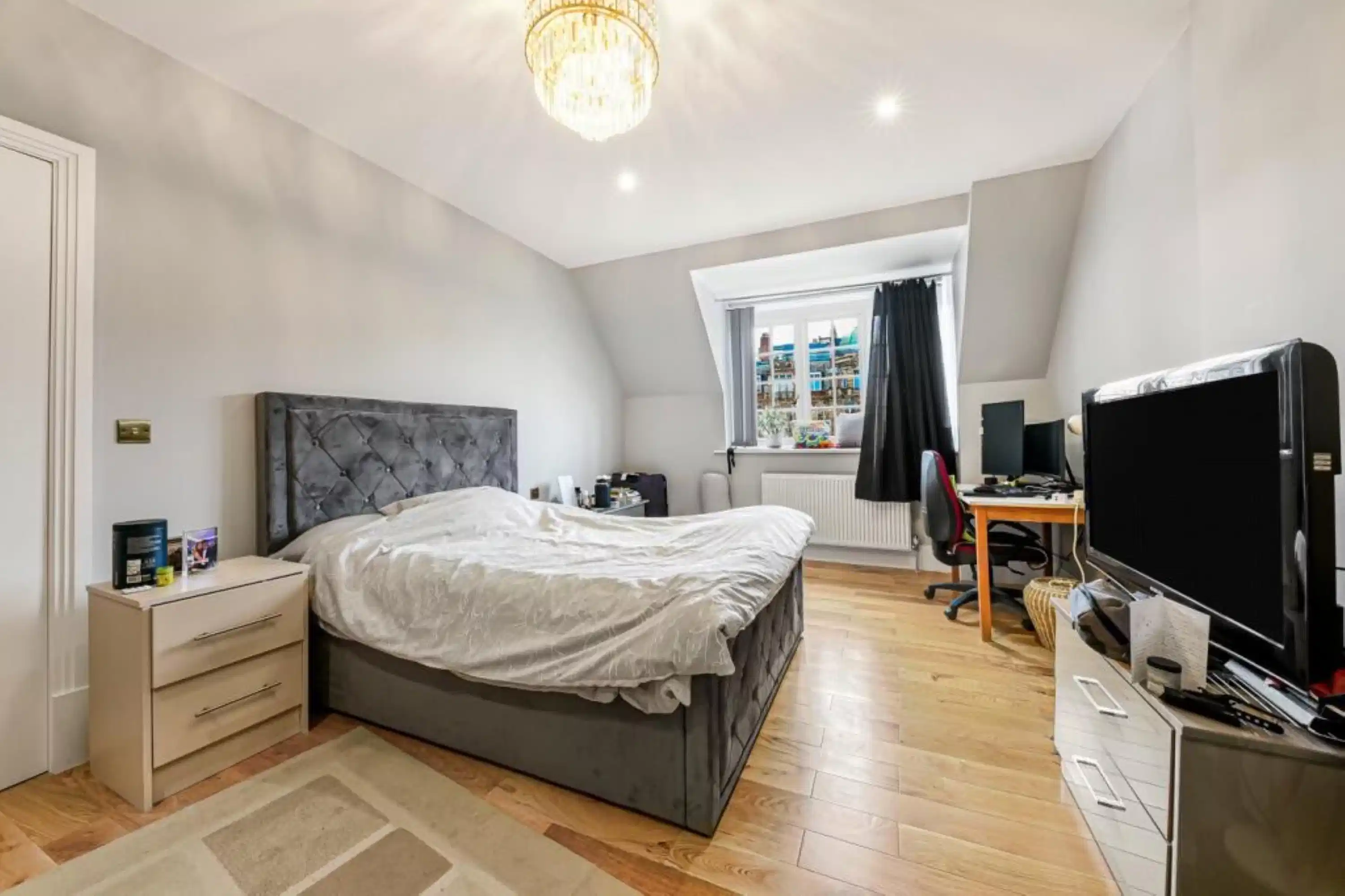 Room in a 5 Bedroom Apartment, Clifton Court, St John's Wood, London NW8 8HT - London, England, United Kingdom - Bedroom