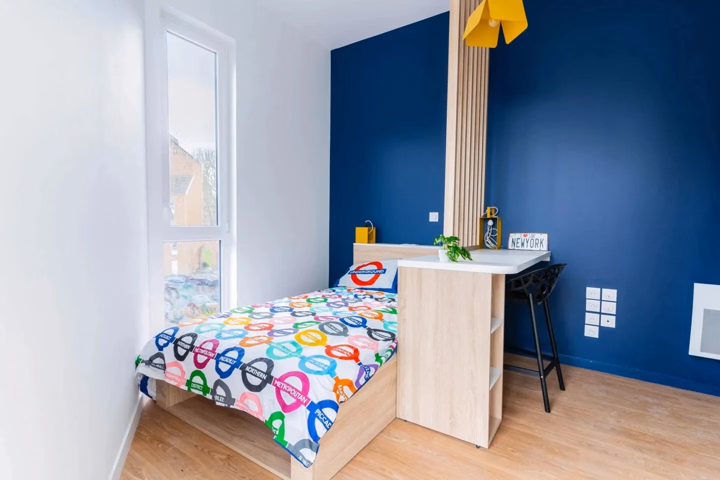 Common Area?w=400&h=260&fit=crop&q=40&auto=format&trim=auto