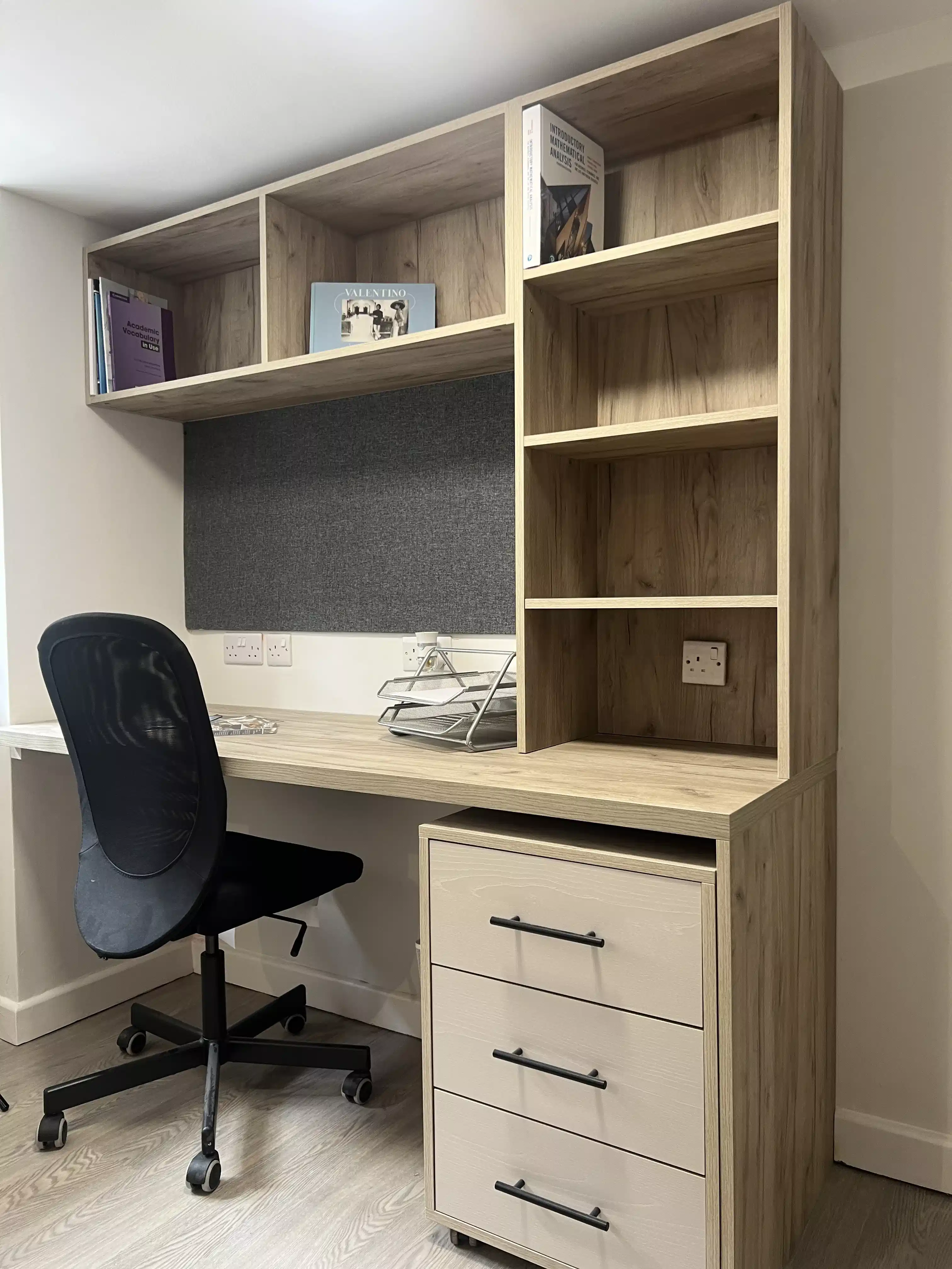 Common Area?w=400&h=260&fit=crop&q=40&auto=format&trim=auto