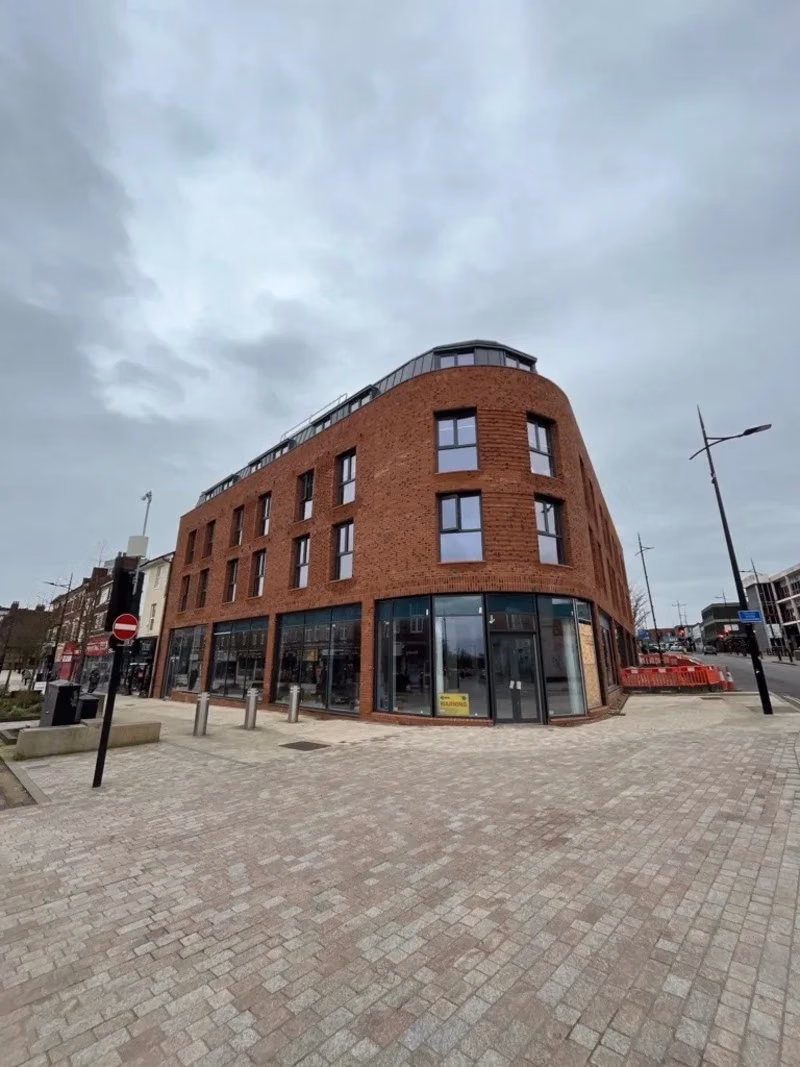 Amenities?w=400&h=260&fit=crop&q=40&auto=format&trim=auto