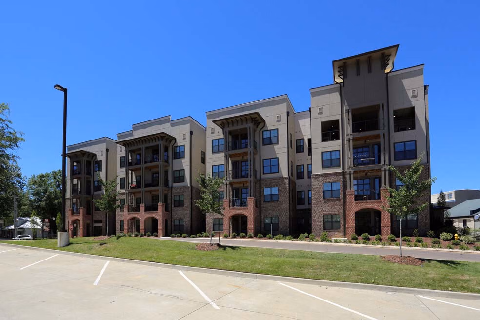 Exterior?w=400&h=260&fit=crop&q=40&auto=format&trim=auto