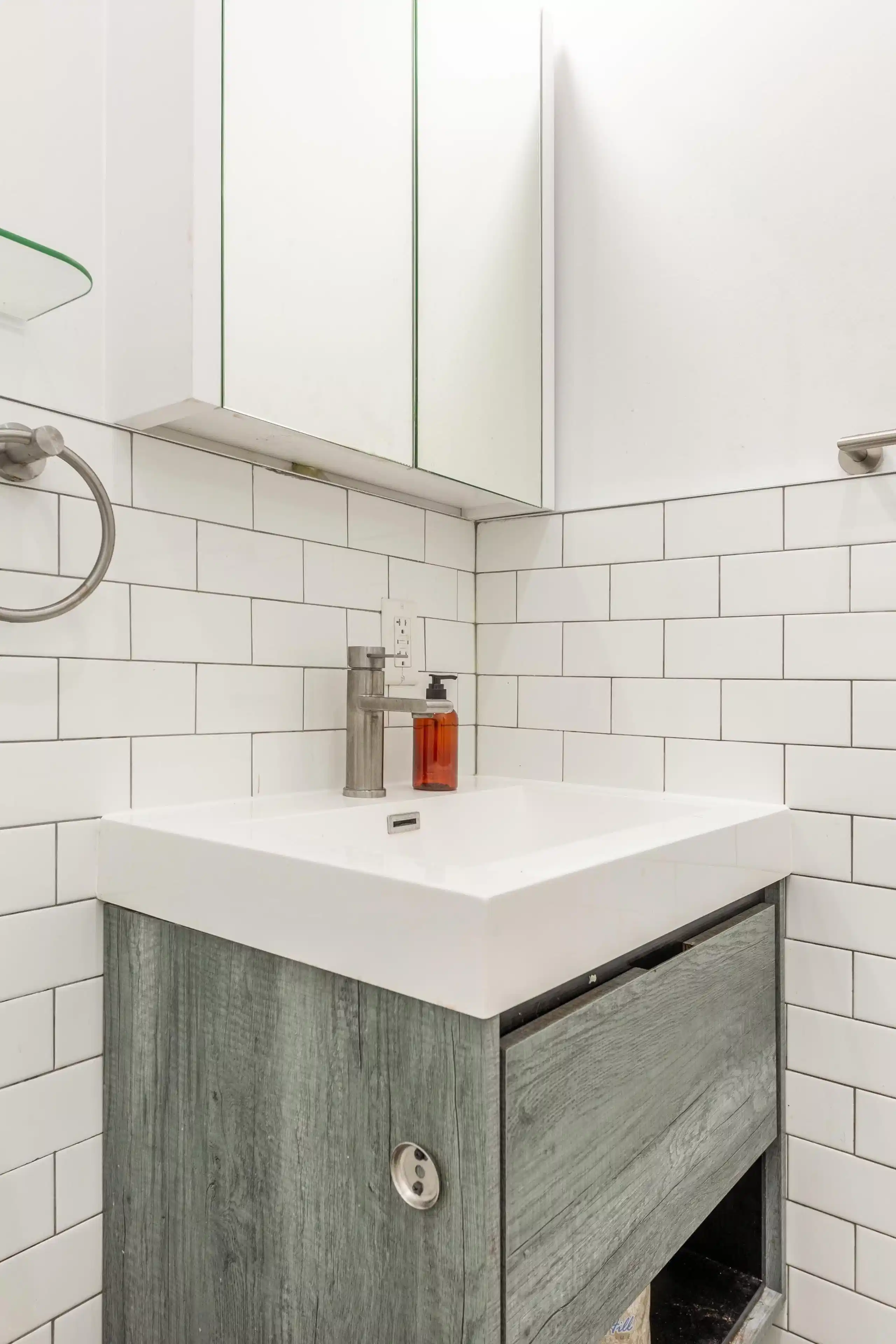 Common Area?w=400&h=260&fit=crop&q=40&auto=format&trim=auto