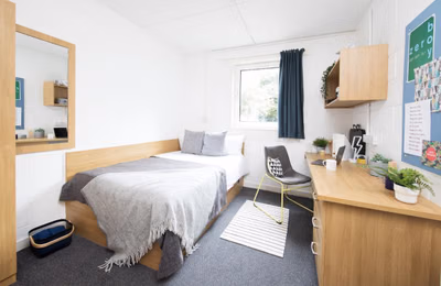 St Peter House, Aberdeen - Aberdeen, Scotland, United Kingdom - Classic Non Ensuite - Bedroom