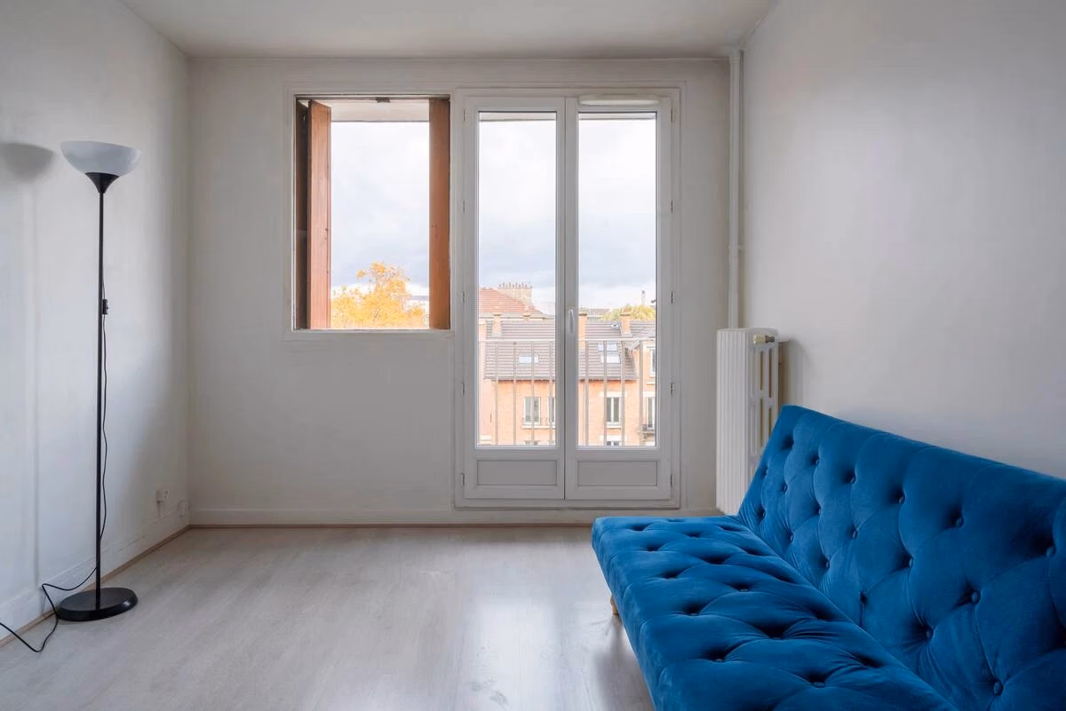 Studio - Bedroom?w=400&h=260&fit=crop&q=40&auto=format&trim=auto